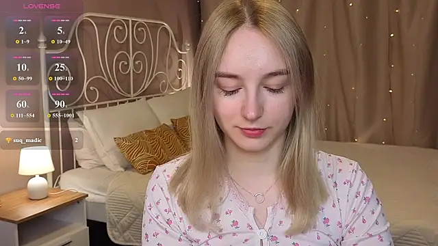 Snapshot of Shy_Polly chatting on 05.20.26 Shy Polly online show from 05.20.26