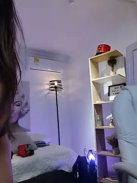 Snapshot of Lia_Honeymind__ chatting on 11.25.25 Lia Honeymind online show from 11.25.25