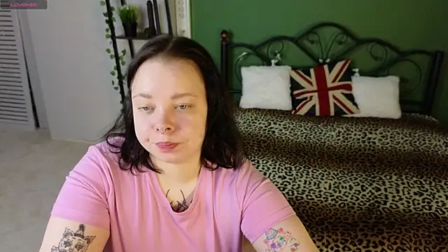 Snapshot of Vlada_vv chatting on 04.17.26 Vlada vv online show from 04.17.26