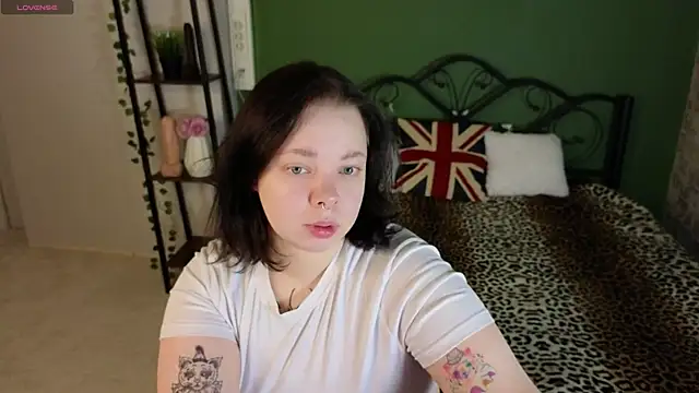 Snapshot of Vlada_vv chatting on 04.18.26 Vlada vv online show from 04.18.26