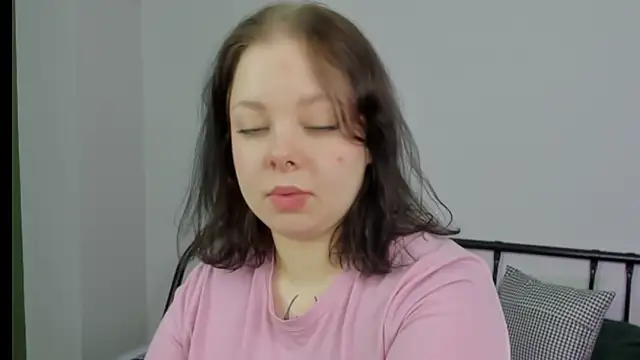 Snapshot of Vlada_vv chatting on 05.19.26 Vlada vv online show from 05.19.26
