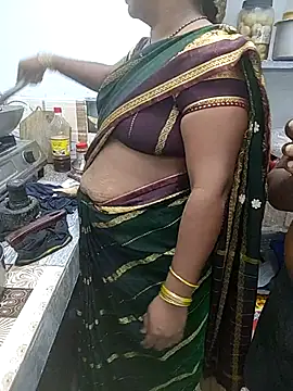 Snapshot of Desicouple1706 chatting on 12.18.25 Desicouple1706 online show from 12.18.25