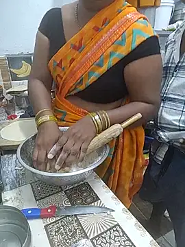 Snapshot of Desicouple1706 chatting on 12.21.25 Desicouple1706 online show from 12.21.25