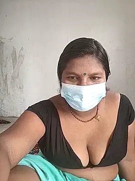 Snapshot of Desicouple1706 chatting on 12.22.25 Desicouple1706 online show from 12.22.25