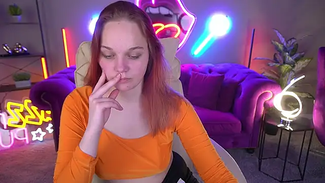 Snapshot of Sun_Shine_Lola chatting on 11.28.25 Sun Shine Lola online show from 11.28.25