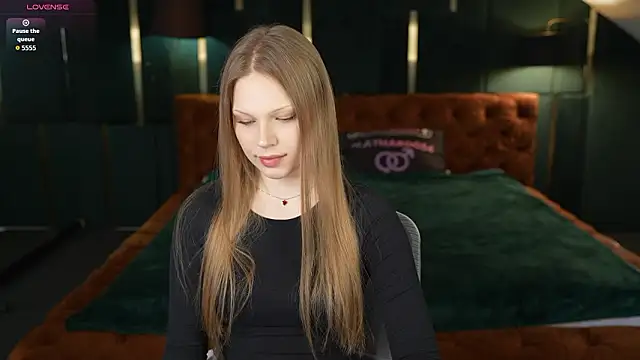 Charlotte Dreams online show from 03.11.26