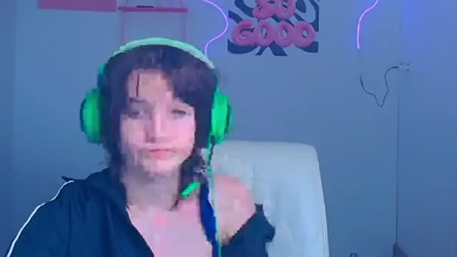 Snapshot of Alice_Wonderme chatting on 01.09.26 Alice Wonderme online show from 01.09.26