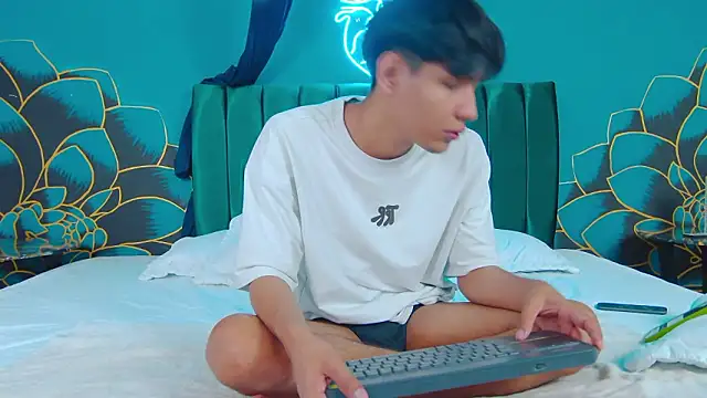 Snapshot of Liam_Sinclair chatting on 02.04.26 Liam Sinclair online show from 02.04.26