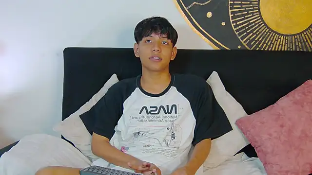 Snapshot of Liam_Sinclair chatting on 02.18.26 Liam Sinclair online show from 02.18.26