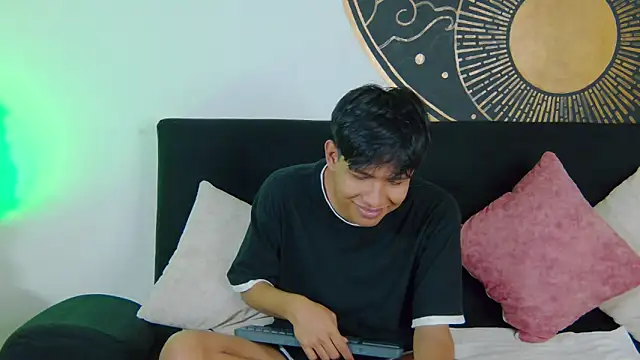 Snapshot of Liam_Sinclair chatting on 02.20.26 Liam Sinclair online show from 02.20.26