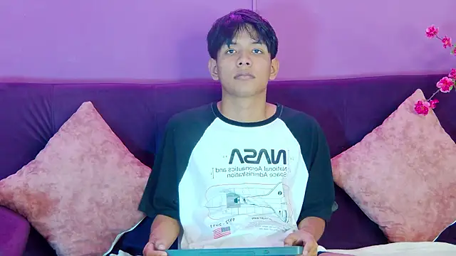 Snapshot of Liam_Sinclair chatting on 02.27.26 Liam Sinclair online show from 02.27.26