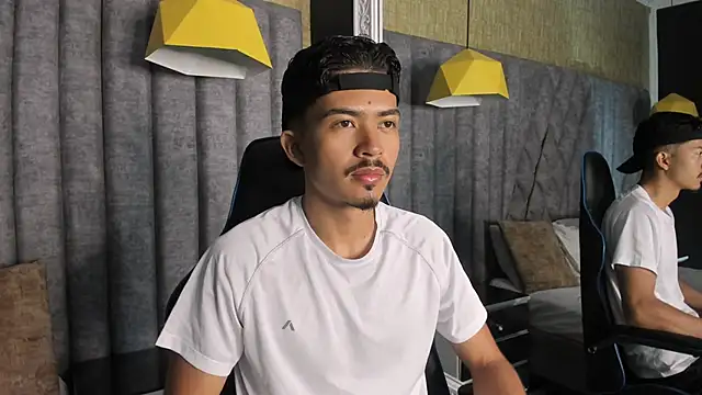 NicolaiKarav online show from 12.04.25