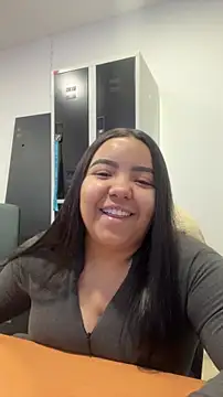 Snapshot of princezzc chatting on 12.21.25 princezzc online show from 12.21.25