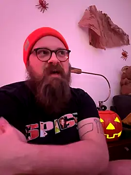 Snapshot of cubflower chatting on 11.30.25 cubflower online show from 11.30.25