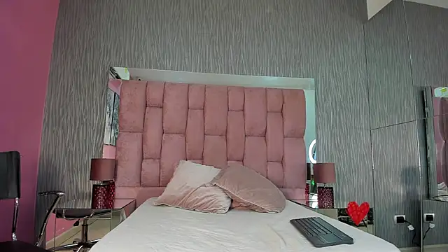 Fernanda Thail online show from 12.04.25