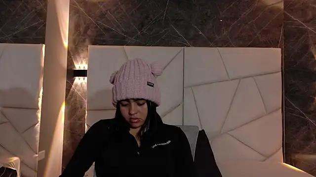 Snapshot of mia_violet8 chatting on 11.26.25 mia violet8 online show from 11.26.25