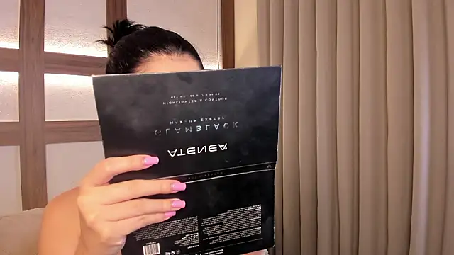 Snapshot of SarhaVega chatting on 02.04.26 SarhaVega online show from 02.04.26