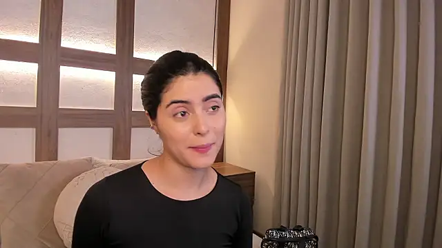 Snapshot of SarhaVega chatting on 02.15.26 SarhaVega online show from 02.15.26