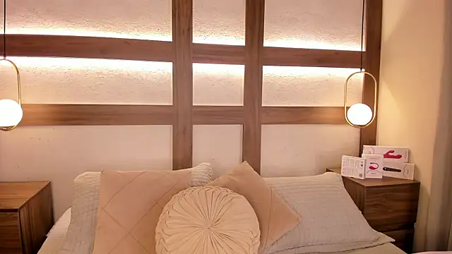 SarhaVega online show from 04.09.26