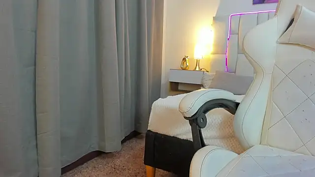 mask red girl online show from 05.29.26