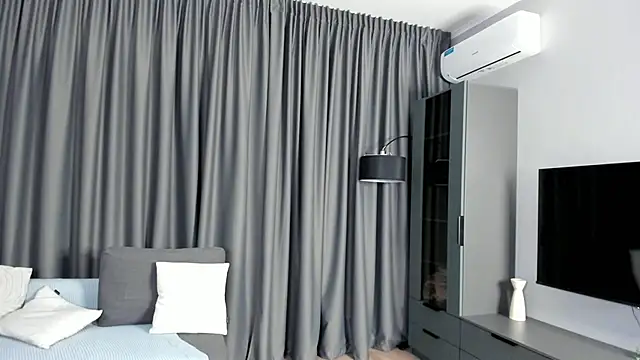 Snapshot of BetteSelbe chatting on 11.30.25 BetteSelbe online show from 11.30.25