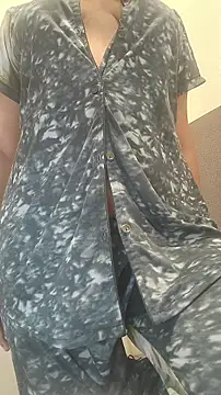 SameeraReddy19 online show from 03.10.26