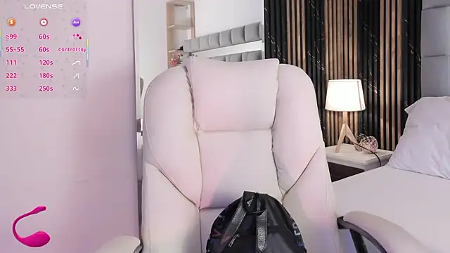 Snapshot of amaia_santini chatting on 04.25.26 amaia santini online show from 04.25.26