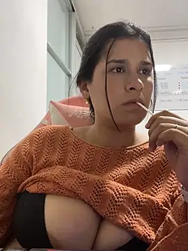 ArinaFoxx online show from 11.22.25