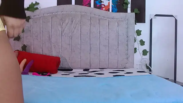 Tinyy Star online show from 02.12.26