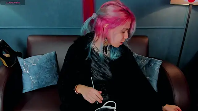 LiraBelle online show from 01.14.26