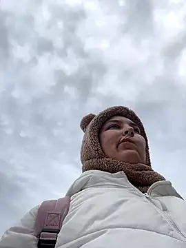 KateBurlesk online show from 12.22.25