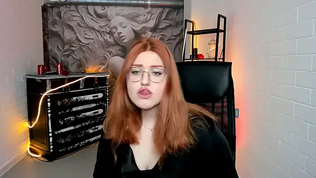 Snapshot of StaceyJensen chatting on 11.22.25 StaceyJensen online show from 11.22.25