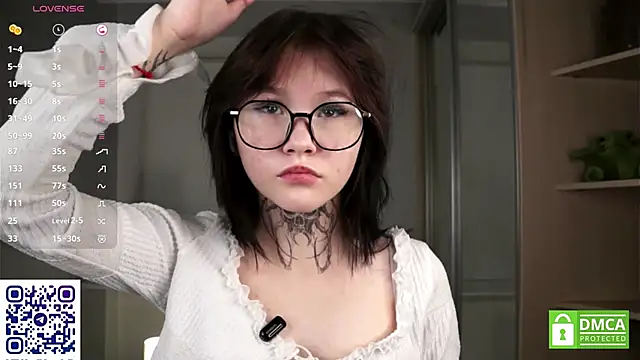 Snapshot of CaroleMyers chatting on 11.30.25 CaroleMyers online show from 11.30.25