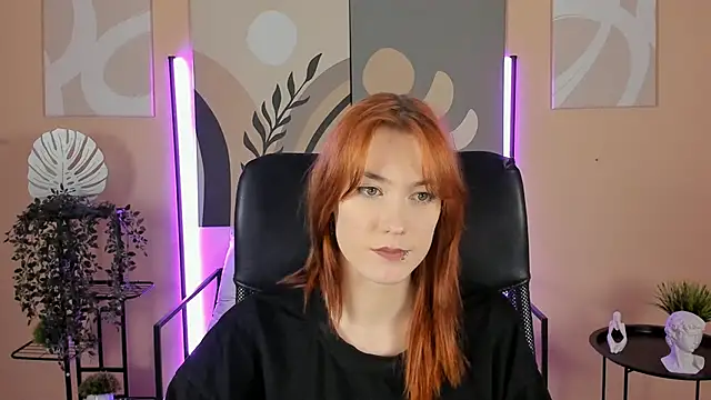 Snapshot of SierraHarper chatting on 11.29.25 SierraHarper online show from 11.29.25