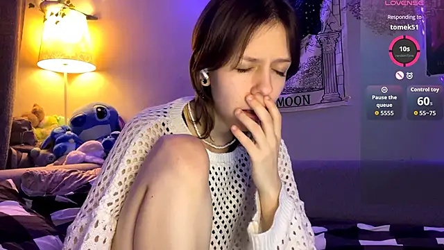 Snapshot of FairyLuna chatting on 11.28.25 FairyLuna online show from 11.28.25