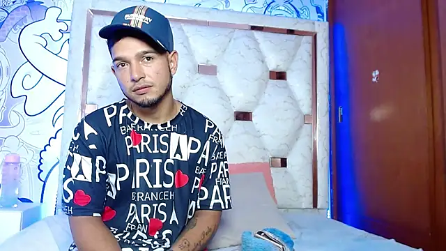 Snapshot of Couple_wildd_ chatting on 12.01.25 Couple wildd online show from 12.01.25