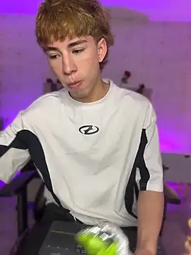 kaelwolf tay online show from 04.11.26