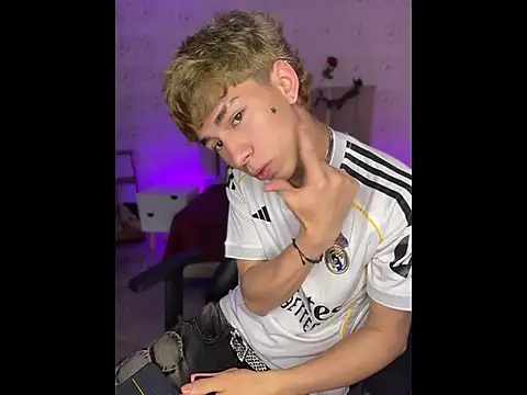 kaelwolf tay online show from 04.18.26