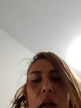 Snapshot of Alice-pink chatting on 11.28.25 Alice-pink online show from 11.28.25