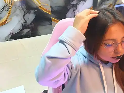 Snapshot of SHIZUKA_WET chatting on 11.27.25 SHIZUKA WET online show from 11.27.25