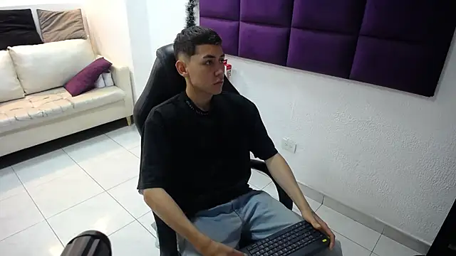 LoganFoster  online show from 12.22.25