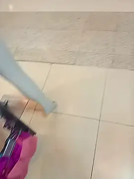 Snapshot of EweXZZ chatting on 12.01.25 EweXZZ online show from 12.01.25