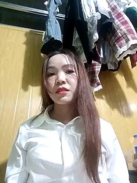 Snapshot of bong-ngo- chatting on 11.23.25 bong-ngo- online show from 11.23.25