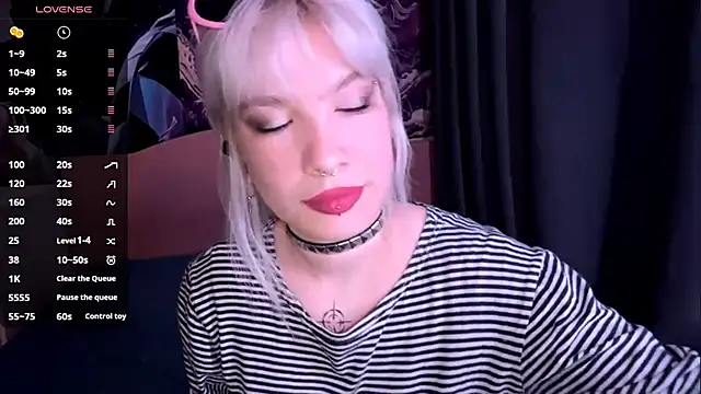 Snapshot of LolaDollyMur chatting on 11.23.25 LolaDollyMur online show from 11.23.25