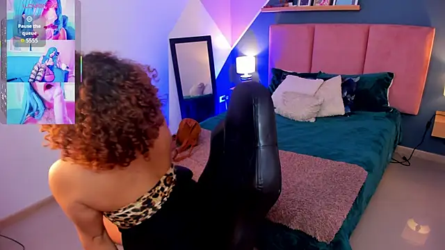 Raven Curly online show from 11.26.25