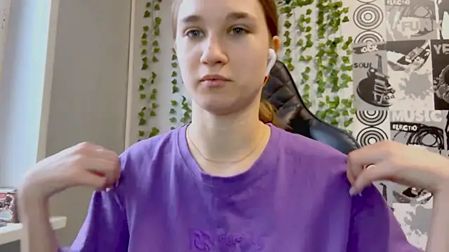 Snapshot of helgicuteness chatting on 01.19.26 helgicuteness online show from 01.19.26