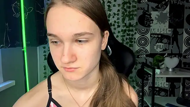 Snapshot of helgicuteness chatting on 02.14.26 helgicuteness online show from 02.14.26