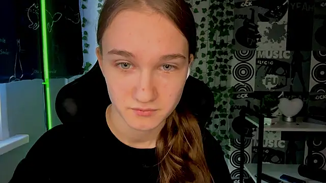 Snapshot of helgicuteness chatting on 02.15.26 helgicuteness online show from 02.15.26