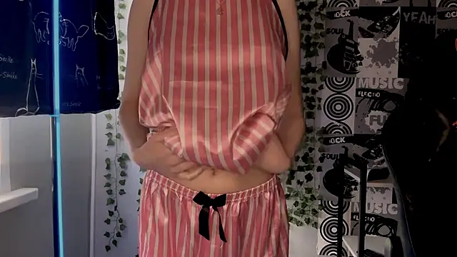 Snapshot of helgicuteness chatting on 02.18.26 helgicuteness online show from 02.18.26