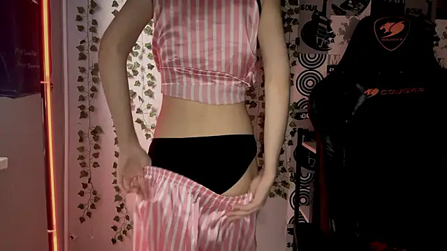 Snapshot of helgicuteness chatting on 02.24.26 helgicuteness online show from 02.24.26